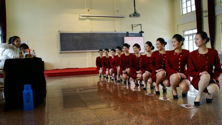 Thiếu nữ Trung Quốc mướt mồ hôi mong được “bay”