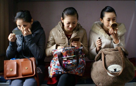 Thiếu nữ Trung Quốc mướt mồ hôi mong được “bay”