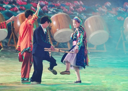 Tưng bừng tôn vinh ngày hội văn hóa các dân tộc Việt Nam - 1 Tưng bừng tôn vinh ngày hội văn hóa các dân tộc Việt Nam