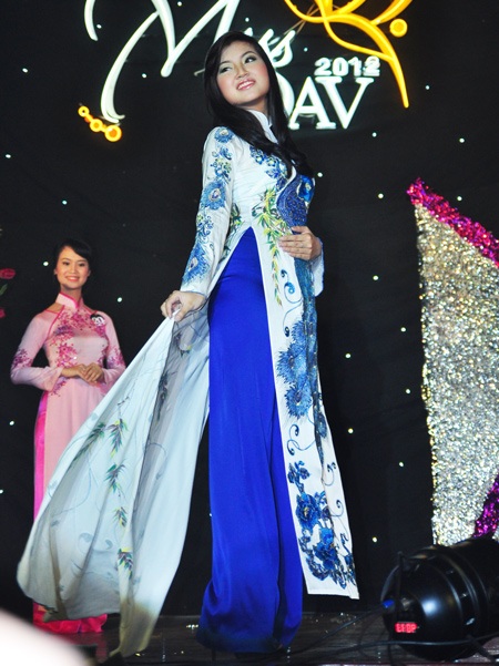 Đạt Hoa khôi Ngoại giao nhờ hùng biện tiếng Anh “như gió” - 4 Đạt Hoa khôi Ngoại giao nhờ hùng biện tiếng Anh “như gió”