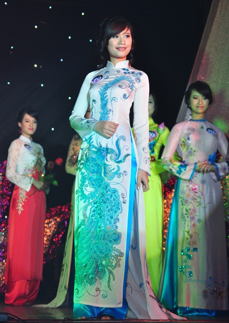 Đạt Hoa khôi Ngoại giao nhờ hùng biện tiếng Anh “như gió” - 6 Đạt Hoa khôi Ngoại giao nhờ hùng biện tiếng Anh “như gió”