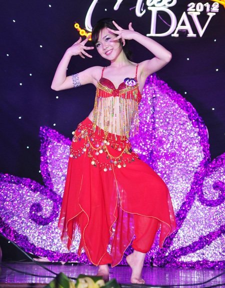 Đạt Hoa khôi Ngoại giao nhờ hùng biện tiếng Anh “như gió” - 2 Đạt Hoa khôi Ngoại giao nhờ hùng biện tiếng Anh “như gió”