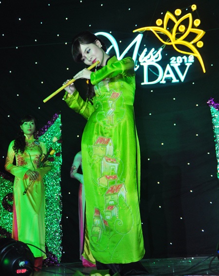 Đạt Hoa khôi Ngoại giao nhờ hùng biện tiếng Anh “như gió” - 7 Đạt Hoa khôi Ngoại giao nhờ hùng biện tiếng Anh “như gió”