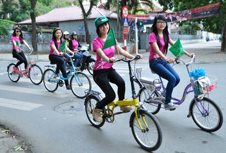 Nữ sinh Hà thành duyên dáng đạp xe vì môi trường - 5 Nữ sinh Hà thành duyên dáng đạp xe vì môi trường