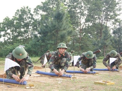 Lính trẻ miệt mài học đánh trận - 2 Lính trẻ miệt mài học đánh trận