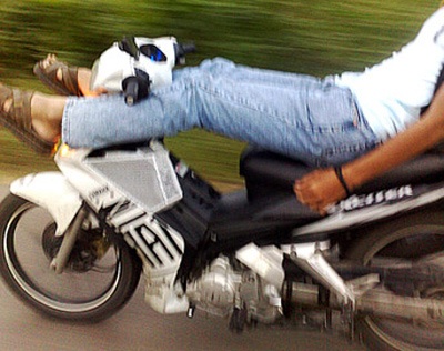 Khi giới trẻ nghiện quay clip sốc  