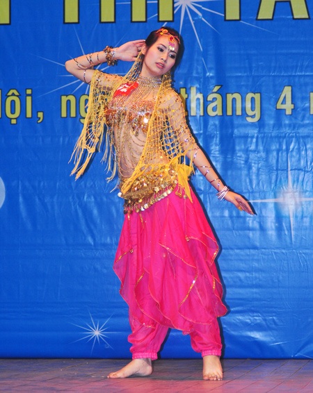 Ấn tượng nam sinh múa Chăm tại Nét đẹp Tràng An - 1 Ấn tượng nam sinh múa Chăm tại Nét đẹp Tràng An