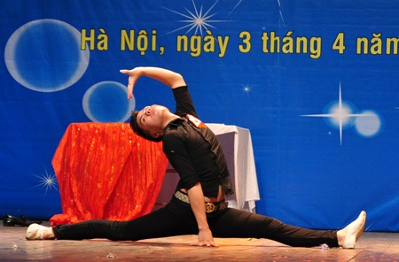 Ấn tượng nam sinh múa Chăm tại Nét đẹp Tràng An - 4 Ấn tượng nam sinh múa Chăm tại Nét đẹp Tràng An