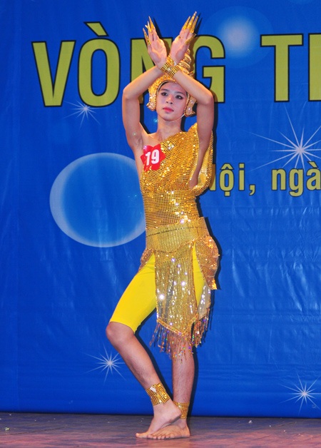 Ấn tượng nam sinh múa Chăm tại Nét đẹp Tràng An - 5 Ấn tượng nam sinh múa Chăm tại Nét đẹp Tràng An