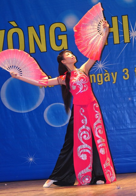 Ấn tượng nam sinh múa Chăm tại Nét đẹp Tràng An - 13 Ấn tượng nam sinh múa Chăm tại Nét đẹp Tràng An