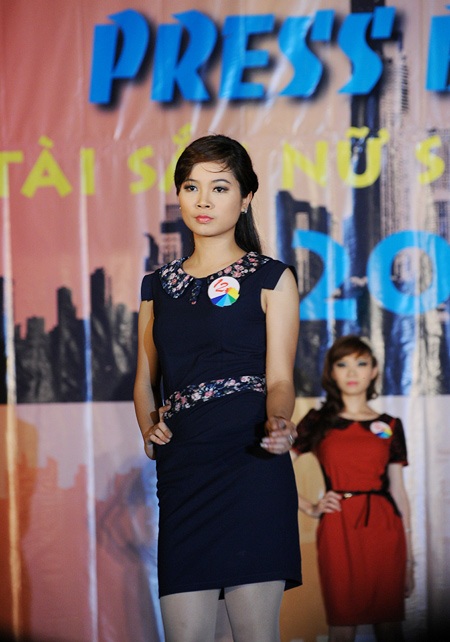 Nữ sinh cá tính đăng quang Hoa khôi báo chí 2012 - 7 Nữ sinh cá tính đăng quang Hoa khôi báo chí 2012