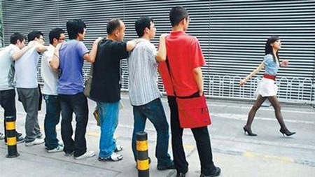 Bi hài chuyện dạy “tán gái”, “cưa trai” - 1 Bi hài chuyện dạy “tán gái”, “cưa trai”