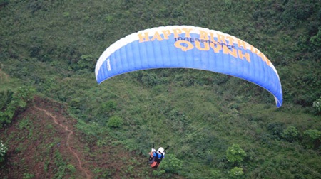 Mừng sinh nhật bạn bằng dù lượn - 1 Mừng sinh nhật bạn bằng dù lượn