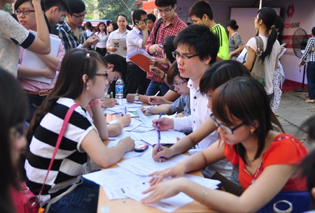 Phó Thủ tướng Vũ Đức Đam: Đào tạo Đại học đang có vấn đề - 2 SV khối Ngân hàng nô nức tìm cơ hội tại các “ông lớn”