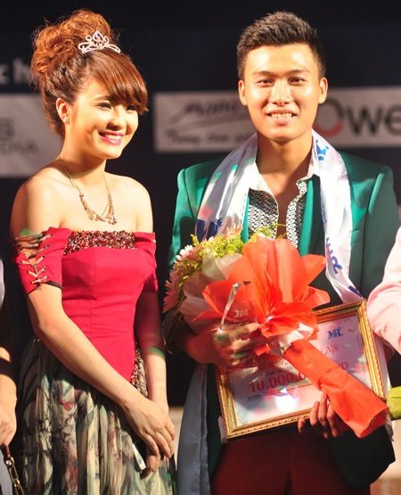 Em gái Công Vinh “già đanh” bên cạnh Mister Hà Nội