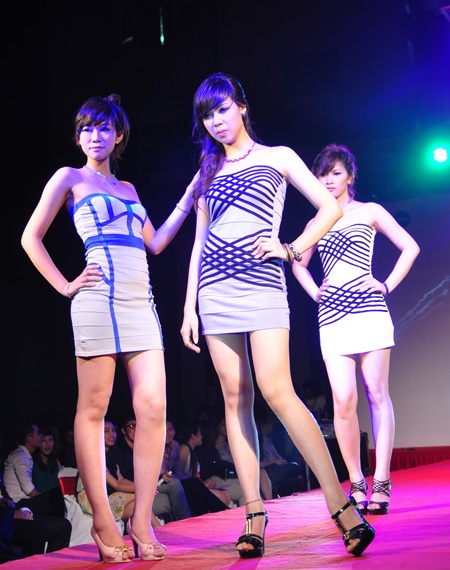 Nữ sinh Ngoại thương sải bước chuyên nghiệp trên sàn catwalk - 7 Nữ sinh Ngoại thương sải bước chuyên nghiệp trên sàn catwalk