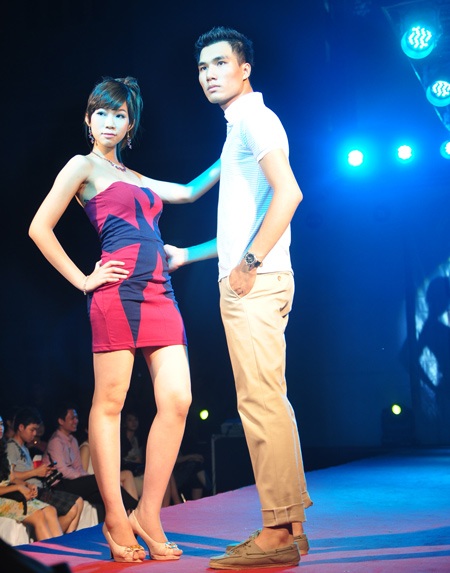 Nữ sinh Ngoại thương sải bước chuyên nghiệp trên sàn catwalk - 5 Nữ sinh Ngoại thương sải bước chuyên nghiệp trên sàn catwalk