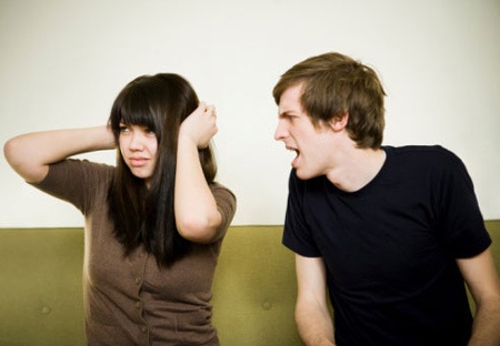 Nhất thiết phải thắng tranh luận với…con gái? 