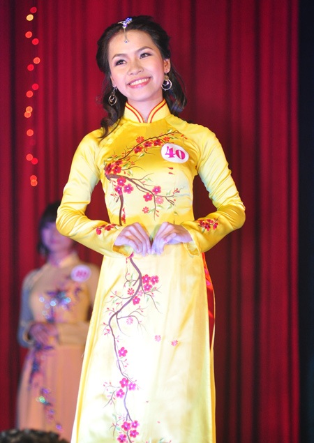 Hoa khôi Tự nhiên đối mặt với “bạo hành”, “sống thử” của SV - 6 Hoa khôi Tự nhiên đối mặt với “bạo hành”, “sống thử” của SV