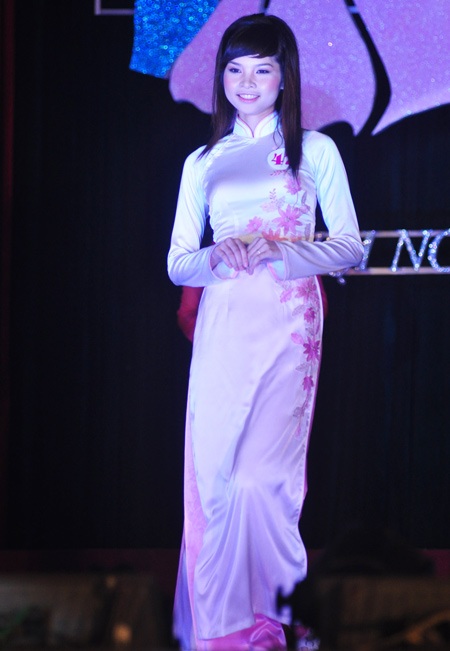 Hoa khôi Tự nhiên đối mặt với “bạo hành”, “sống thử” của SV - 7 Hoa khôi Tự nhiên đối mặt với “bạo hành”, “sống thử” của SV