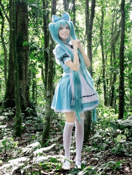 Những bộ cosplay ấn tượng của giới trẻ Hà thành - 7 Cosplay Hatsune Miku (Alice in musicland Ver.)