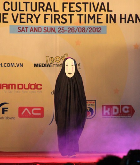 Đoạt giải Nhất cosplay nhờ vào vai “con ma hài hước” - 1 Con ma vô diện do Khánh Linh đóng vai.