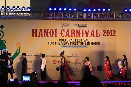 Đoạt giải Nhất cosplay nhờ vào vai “con ma hài hước” - 5 Tiết mục Naruto có sự tham gia đông nhất trong số các đội thi.