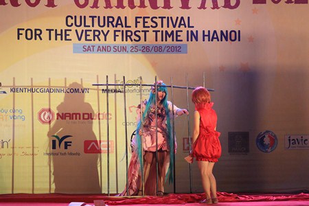 Đoạt giải Nhất cosplay nhờ vào vai “con ma hài hước” - 2 Con ma vô diện do Khánh Linh đóng vai.