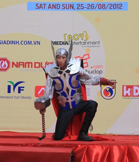 Mãn nhãn với những bộ cosplay độc đáo - 6 chiều 26/8 tại HN Carnival còn trở nên sôi động bởi sự xuất hiện của những cosplay