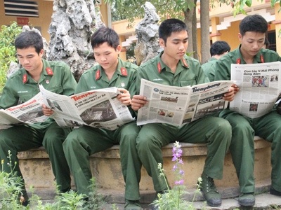 Lính công nhân - 1 Phút thảnh thơi của lính công nhân.