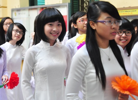 Nữ sinh THPT Việt Đức xinh tươi ngày khai giảng - 1 Vũ Phong