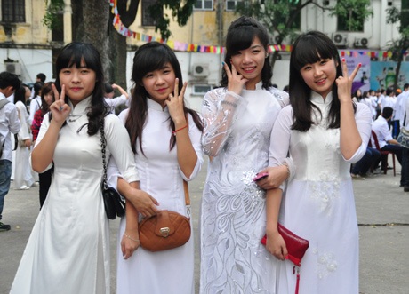 Nữ sinh THPT Việt Đức xinh tươi ngày khai giảng - 11 Vũ Phong