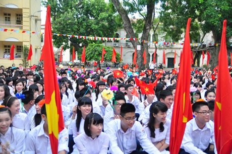 Phương Anh “got talent” được tuyên dương ngày khai trường - 5 khiến bầu không khí lễ khai giảng càng thêm nhộn nhịp