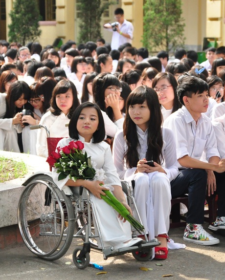 Phương Anh “got talent” được tuyên dương ngày khai trường - 7 bên cạnh bạn bè lớp 11D3 của mình