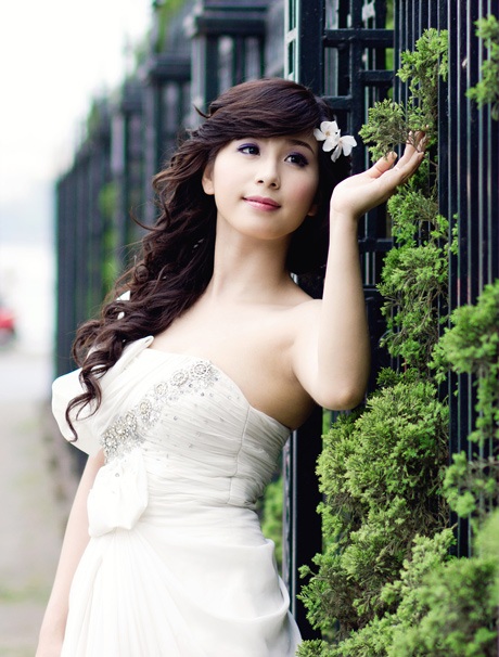 Nữ sinh tài sắc mơ màng khoe dáng bên Hồ Tây - 1 Vũ Phong