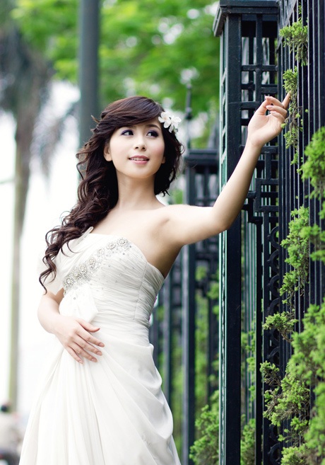Nữ sinh tài sắc mơ màng khoe dáng bên Hồ Tây - 9 Vũ Phong
