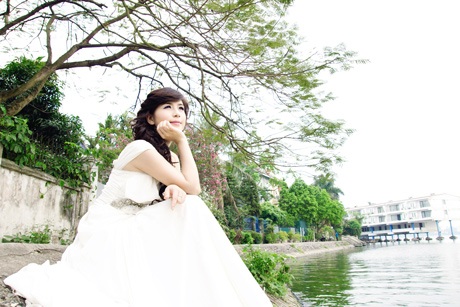 Nữ sinh tài sắc mơ màng khoe dáng bên Hồ Tây - 7 Vũ Phong