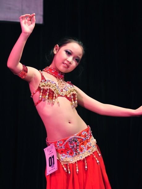 Ngắm “thiên thần nhí” say sưa trong vũ điệu múa bụng - 5 Vũ Phong