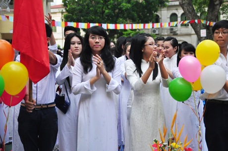 Chủ tịch UBND TP Hà Nội đánh trống khai giảng năm học mới - 8 Lê Trường