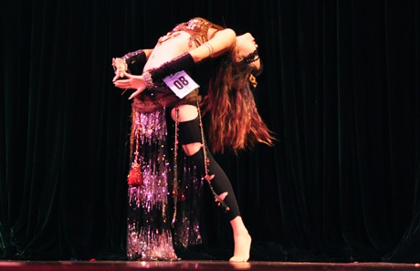 Vũ công bellydance hóa thân thành “Miêu nữ” nóng bỏng - 3 Tiết mục của Minh Phượng nhận được sự tán thưởng nhiệt thành từ khán giả.