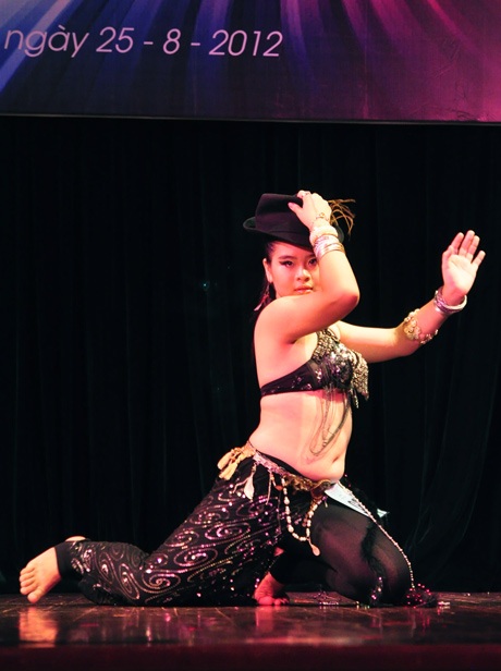 Vũ công bellydance hóa thân thành “Miêu nữ” nóng bỏng - 5 Phạm Hải Anh