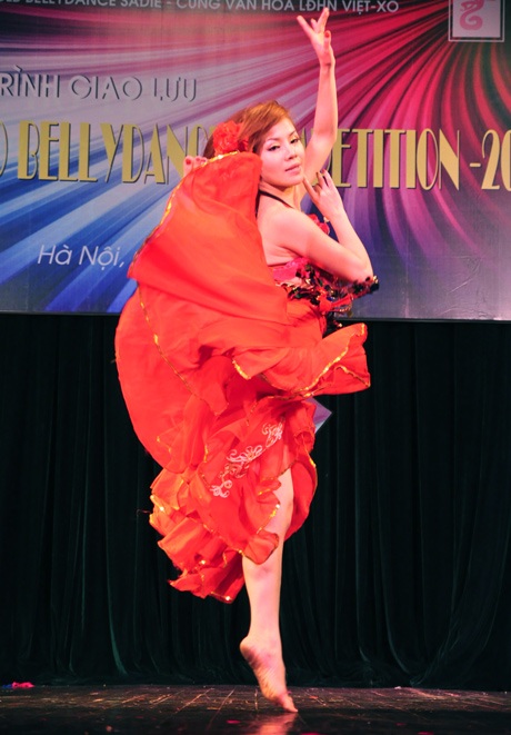 Vũ công bellydance hóa thân thành “Miêu nữ” nóng bỏng - 7 Đỗ Mi Lan