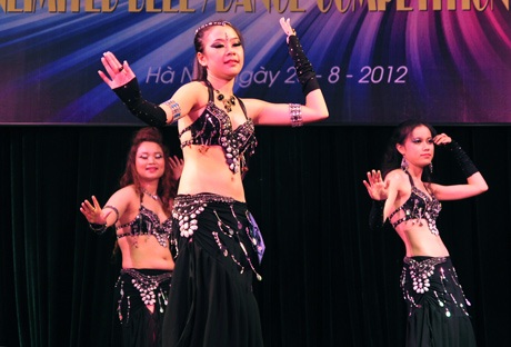 Vũ công bellydance hóa thân thành “Miêu nữ” nóng bỏng - 9 Phần trình diễn của nhóm Diamond (Sadie) - Giải nhất nội dung nhóm pro.