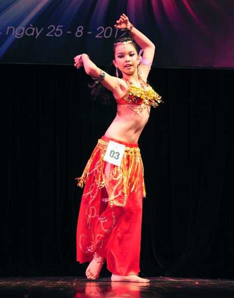 Vũ công bellydance hóa thân thành “Miêu nữ” nóng bỏng - 8 Phần trình diễn của nhóm Diamond (Sadie) - Giải nhất nội dung nhóm pro.