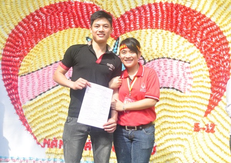 Và bức tranh với mong muốn nâng cánh ước mơ bệnh nhi dịp trung thu cơ bản thành hình.