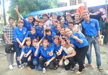 Lễ hội còn có các hoạt động cắm trại