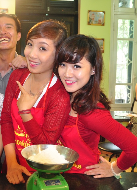 Ngắm những nữ sinh facelook đáng yêu “đại náo” nhà bếp - 11 Và cô bạn nhí nhảnh không kém Quỳnh Tr