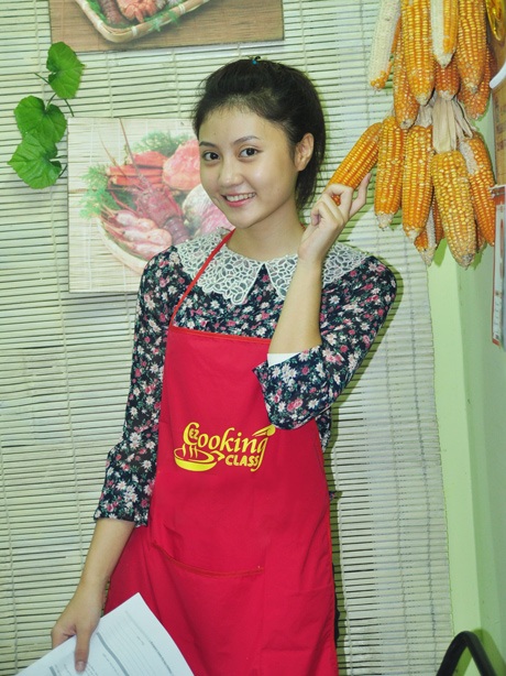 Ngắm những nữ sinh facelook đáng yêu “đại náo” nhà bếp - 8 Và cô bạn nhí nhảnh không kém Quỳnh Tr