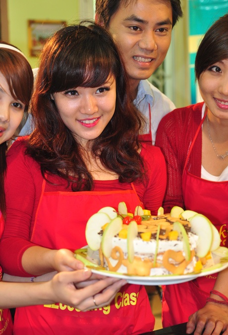 Ngắm những nữ sinh facelook đáng yêu “đại náo” nhà bếp - 16 Vũ Phong