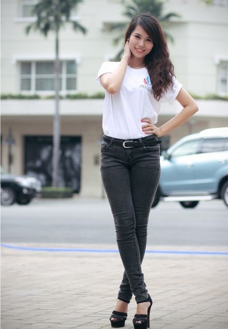 Ngắm nét yêu kiều nổi trội của nữ sinh trường Hàng không VN - 3 Lê Thị Thu Hiền (Ngành: Quản trị Kinh doanh, ngày sinh: 21/03/1993)